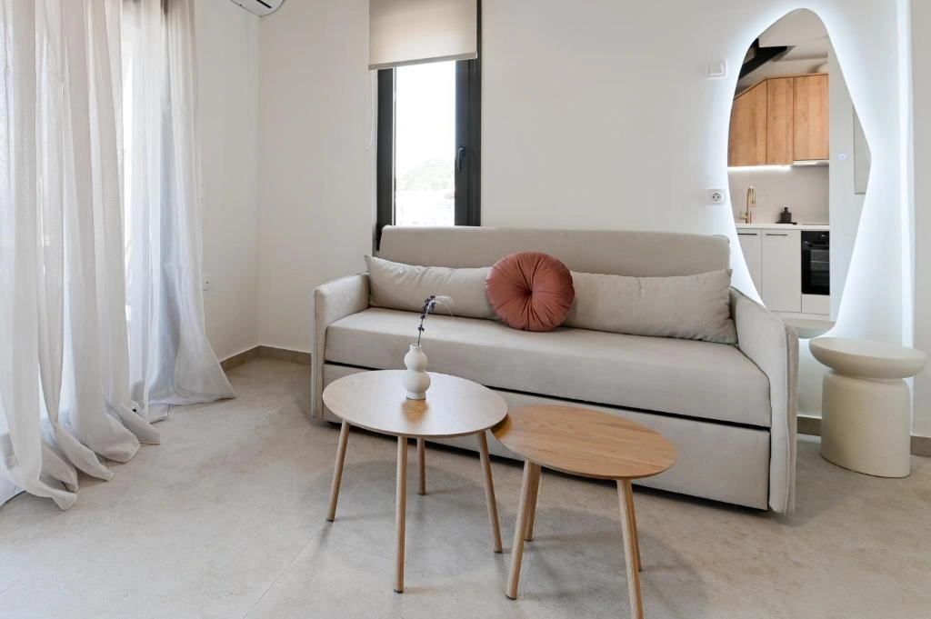 Suite 7 - Gallery 25